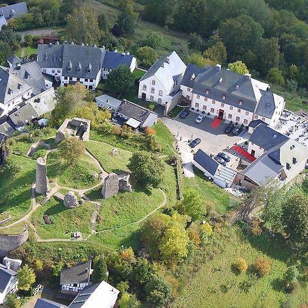 Schlosshotel Burghaus Kronenburg Dahlem  Bagian luar foto