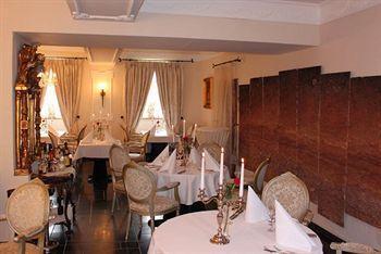 Schlosshotel Burghaus Kronenburg Dahlem  Bagian luar foto