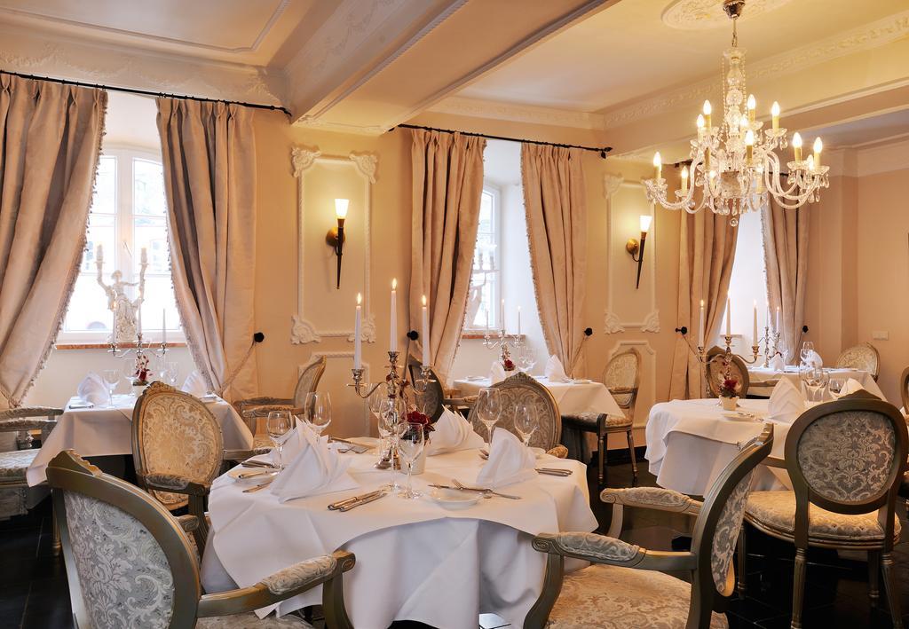 Schlosshotel Burghaus Kronenburg Dahlem  Bagian luar foto