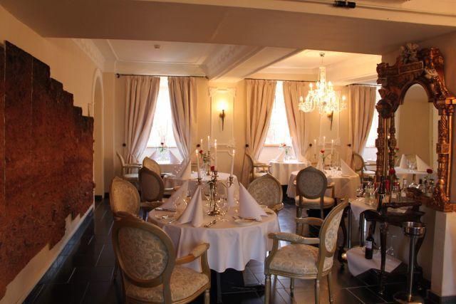 Schlosshotel Burghaus Kronenburg Dahlem  Bagian luar foto